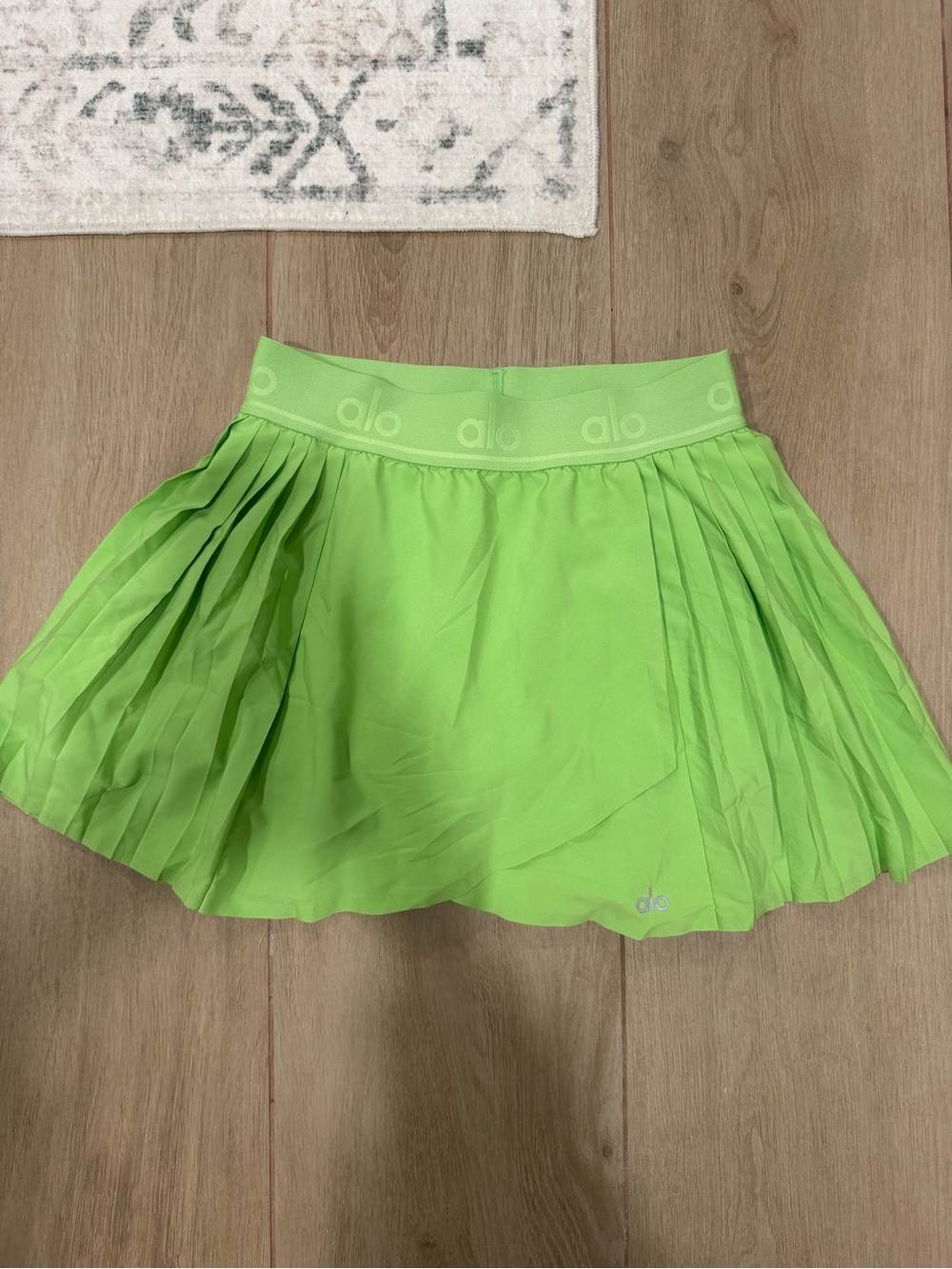 Alo Yoga Neon Lime Green Pleated Tennis Skirt | Size Small
